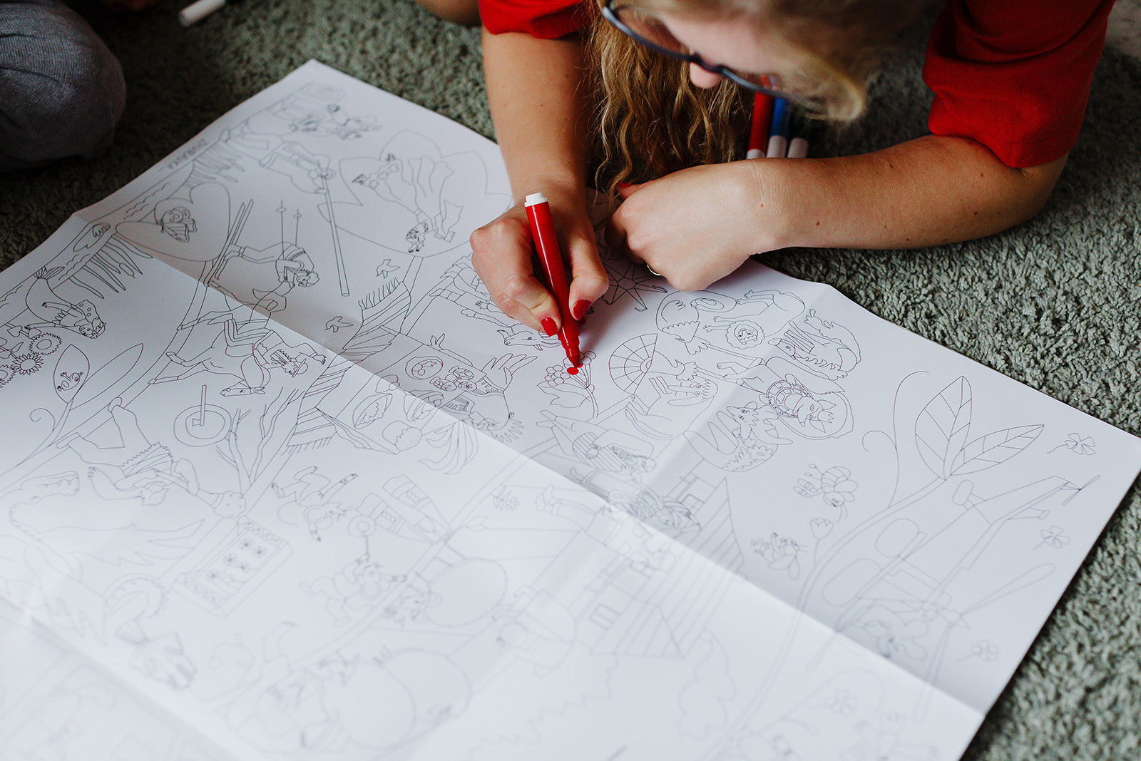 XXL Ukrainian culture coloring poster, ISBN 9789934899331, sustainable, plastic free, responsible, child colouring the poster with markers