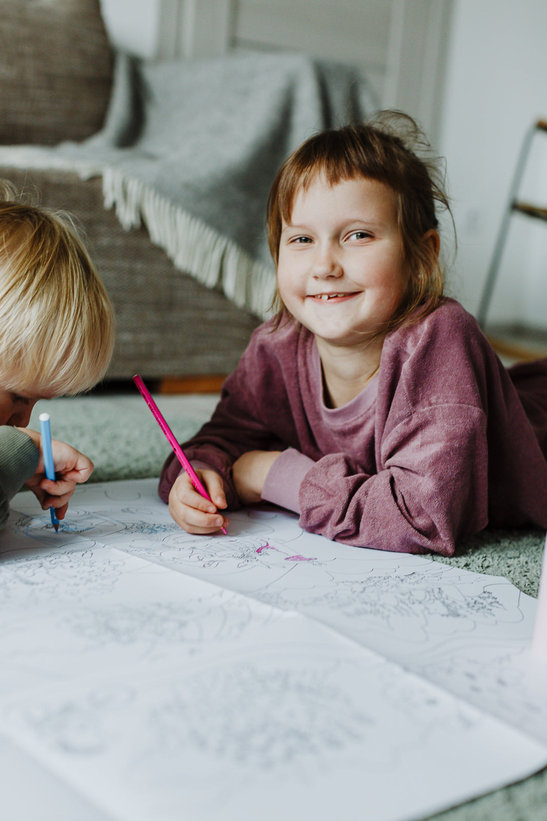 XXL Nature and animals coloring poster by Irina Kostyshina, ISBN 9789934899324, a happy child coloring the poster with her little brother